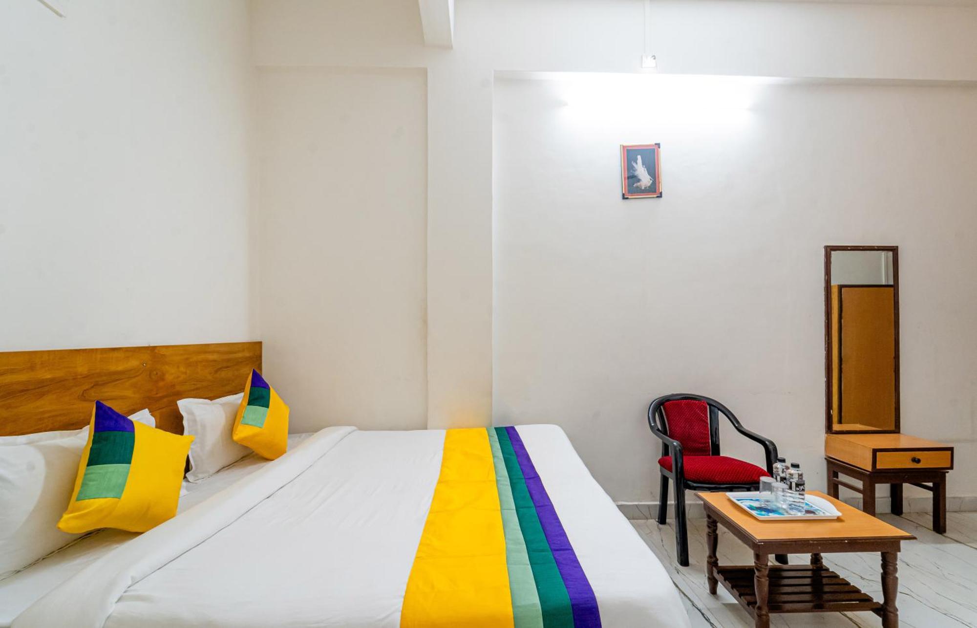 Itsy Hotels Mansi Нашик Екстериор снимка