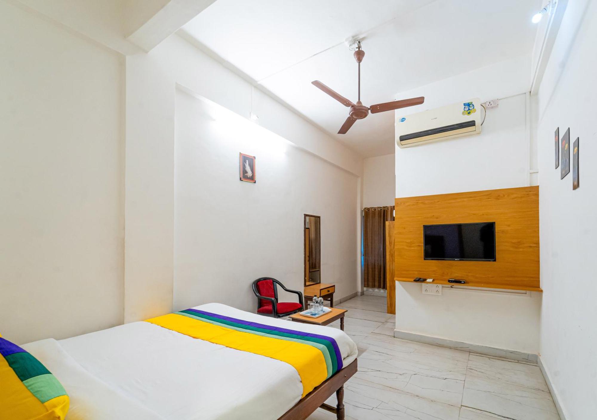Itsy Hotels Mansi Нашик Екстериор снимка