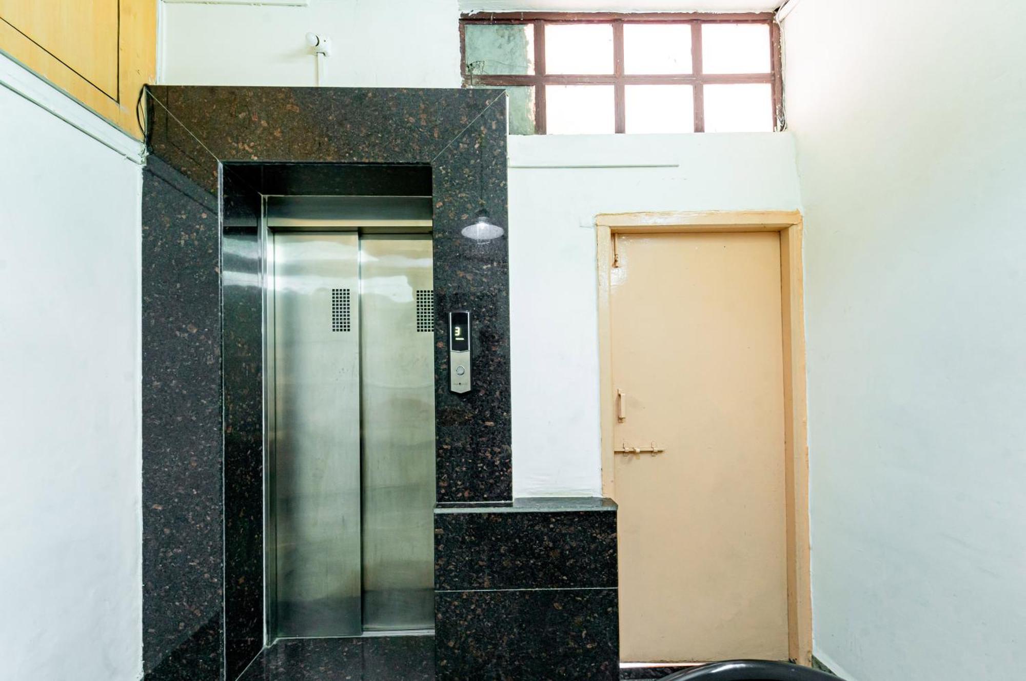 Itsy Hotels Mansi Нашик Екстериор снимка