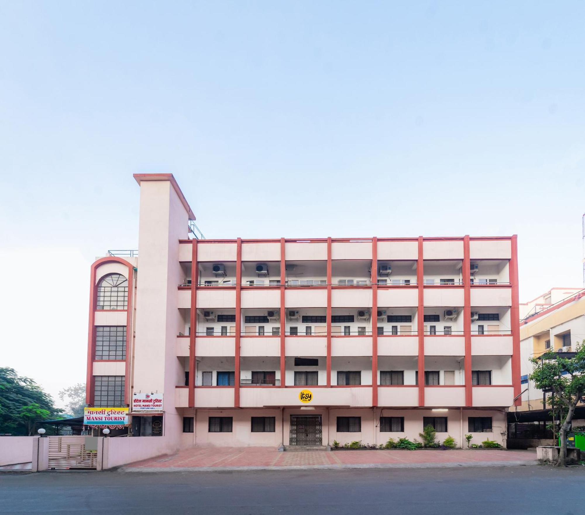 Itsy Hotels Mansi Нашик Екстериор снимка